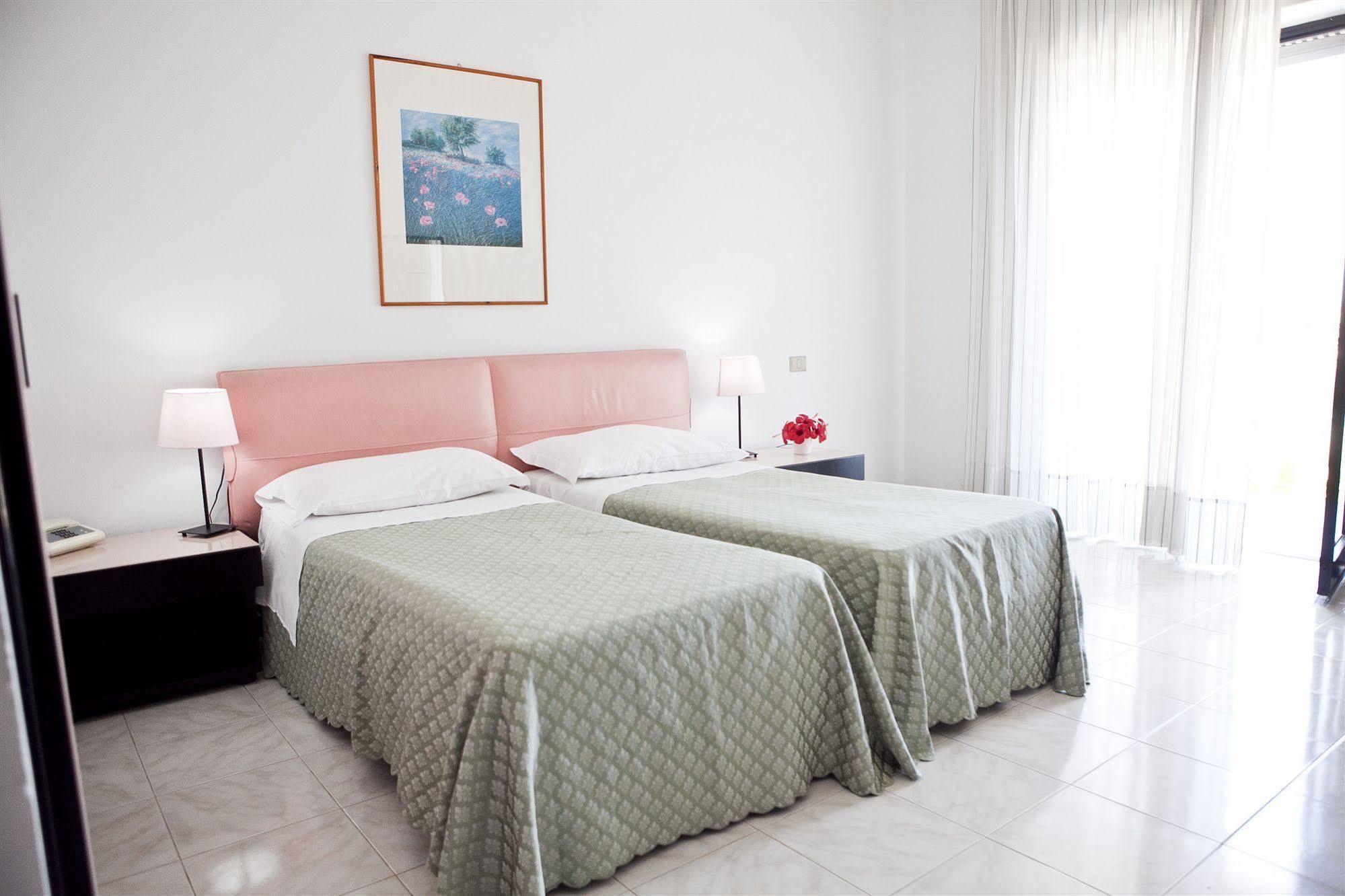 Futura Style Helios Hotel Noto Exterior photo